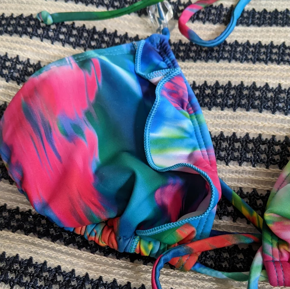 Guess Ruffled Abstract/Multi Triangle Bikini Top, Small - Picture 4 of 9